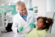 Interaction with the patient and the assistant during dental photography