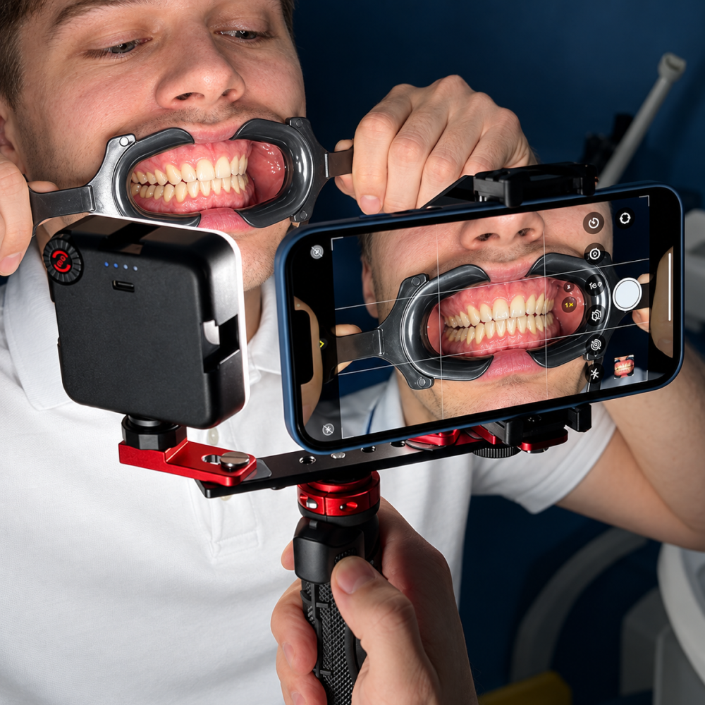Kit de deux lampes pour photographie dentaire avec smartphone — deux LED de 5600 K, 6000 lumens chacune, support et étui pour téléphone